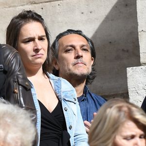 Exclusif - Olivier Sitruk et sa compagne, Anne Plantey, enceinte - Obsèques d'Arnaud Denis en l'Eglise Saint Roch à Paris, le 1er octobre 2026.