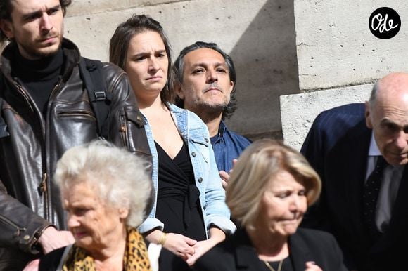 Exclusif - Olivier Sitruk et sa compagne, Anne Plantey, enceinte - Obsèques d'Arnaud Denis en l'Eglise Saint Roch à Paris, le 1er octobre 2026.