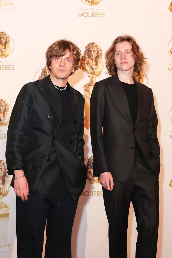 Alex Lutz et son fils Ferdinand lors de la 37ème Nuit des Molières aux Folies Bergère à Paris le 4 mai 2026.

© Jack Tribeca / Bestimage