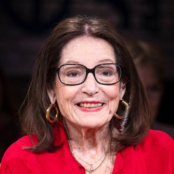 Nana Mouskouri, qui fête ses 91 ans, a eu deux enfants de son premier mariage avec un producteur et musicien grec.

La chanteuse Nana Mouskouri lors de l'enregistrement du talk-show "3nach9" de Radio Bremen. Brême, Allemagne. Photo par DPA/ABACAPRESS.COM