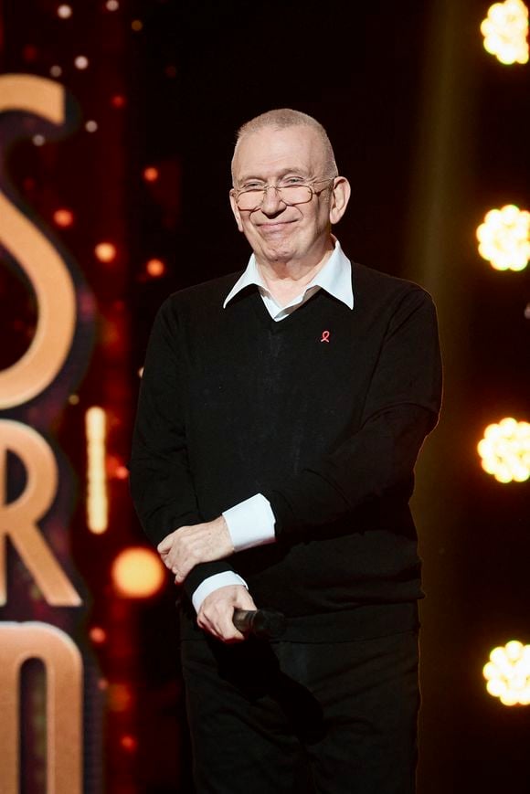 Exclusif - Jean Paul Gaultier lors de l’enregistrement de l’émission “Les stars s’unissent pour le Sidaction” au théâtre Marigny à Paris, France, le 11 mars 2025. L’émission sera diffusée en prime le 22 mars sur France 2. © Guirec-Moreau/ Bestimage