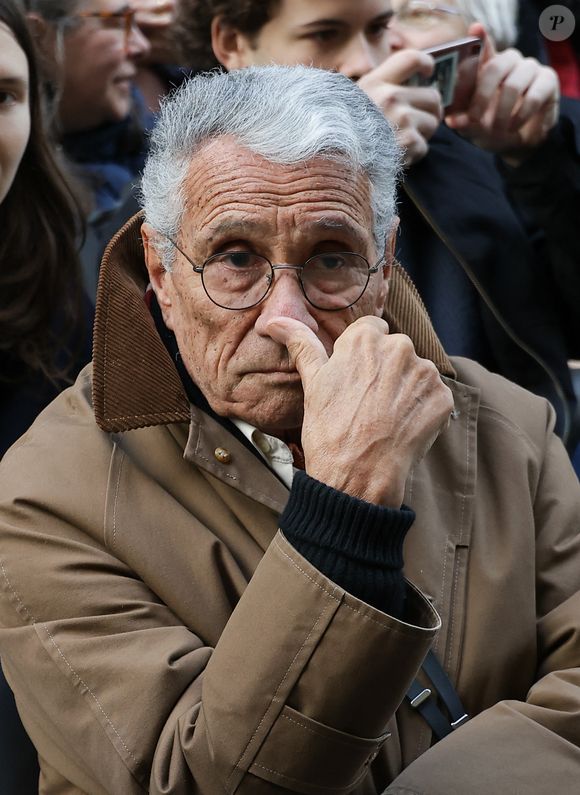 Jean-Marie Périer - Dévoilement d'une plaque commémorative en hommage à Françoise Hardy (veille de ce qui aurait été le 82ème anniversaire) apposée sur la façade du 24 rue d'Aumale à Paris, France, le 16 janvier 2026, où la chanteuse a vécu son enfance et son adolescence jusqu'à ses premiers succès. En présence des élèves du département théâtre et jazz du Conservatoire municipal Nadia et Lili Boulanger. © Coadic Guirec/Bestimage