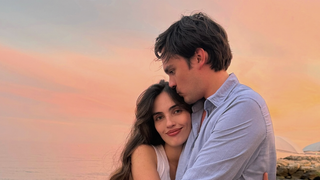 Alain-Fabien Delon, sa compagne Laura et leur fille Romy : Être loin de Douchy leur fait du bien, la preuve en images