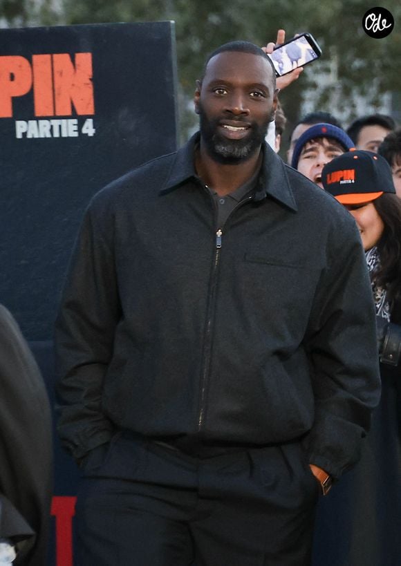 Dans sa story Instagram, Omar Sy a partagé un texte dans lequel il exprime son soutien aux habitants et dénonce les discours qu’il estime responsables de la désignation de certaines personnes comme cibles.

Omar Sy au photocall de la première de la série "Lupin", saison 4, au Champ-de-Mars à Paris le 21 octobre 2026. © Coadic Guirec / Bestimage