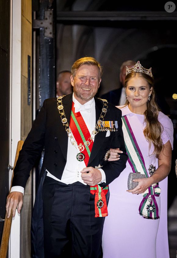 De par son statut, la jeune femme a reçu de nombreuses menaces… 

Le roi Willem-Alexander, la princesse héritière Catharina-Amalia des Pays-Bas au banquet d'État au Palais royal lors de la visite d'État du sultan d'Oman aux Pays-Bas, premier jour à Amsterdam, aux Pays-Bas, le 15 avril 2025. © Dana Press / Bestimage