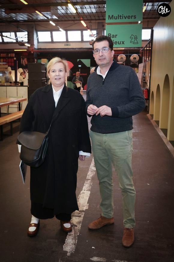 Son principal regret est de ne pas avoir une cuisine ouverte sur le salon.

Exclusif - Hélène Darroze et son frère Marc Darroze - Premier Festival de la Gasconnerie au Ground Control à Paris le 30 janvier 2023.  © Jack Tribeca-Pierre Perusseau/Bestimage