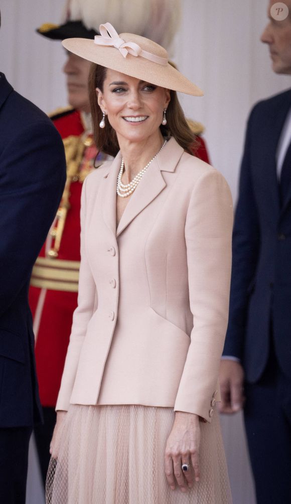 Les apparitions de Kate Middleton sont très appréciées par les Britanniques. 

Kate Middleton, visite d'État du couple présidentiel français en Grande-Bretagne, premier jour, à Windsor, Berkshire, Grande-Bretagne, le 8 juillet 2025. Photo par Dana Press / Bestimage