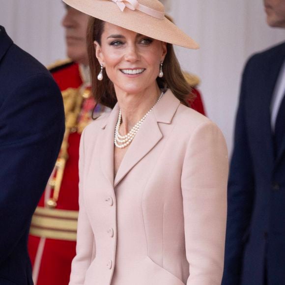 Les apparitions de Kate Middleton sont très appréciées par les Britanniques. 

Kate Middleton, visite d'État du couple présidentiel français en Grande-Bretagne, premier jour, à Windsor, Berkshire, Grande-Bretagne, le 8 juillet 2025. Photo par Dana Press / Bestimage
