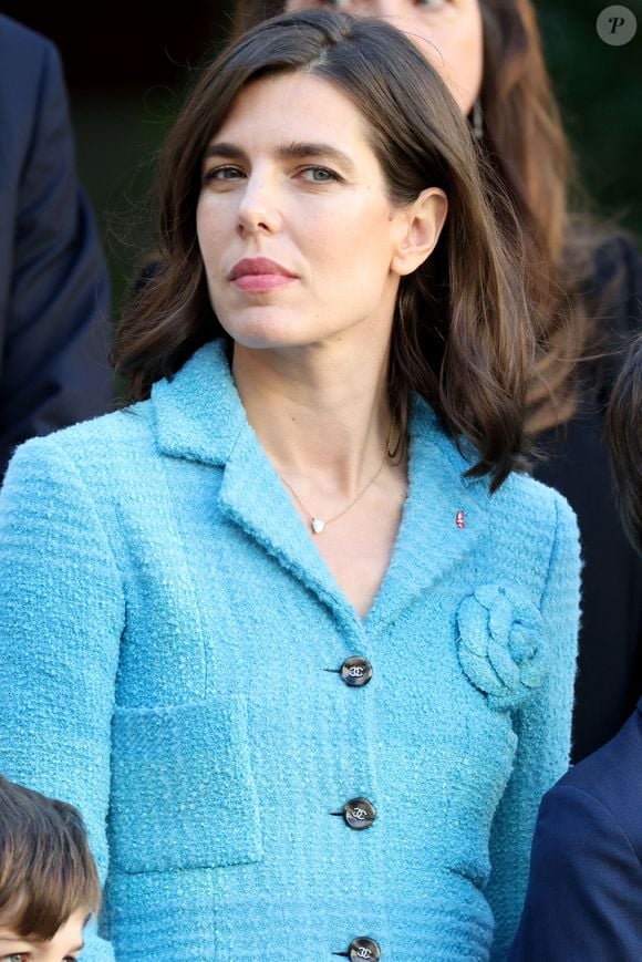 Charlotte Casiraghi dans la cour du palais princier le jour de la fête nationale de Monaco le 19 novembre 2024.

© Jean-Charles Vinaj / Pool Monaco / Bestimage