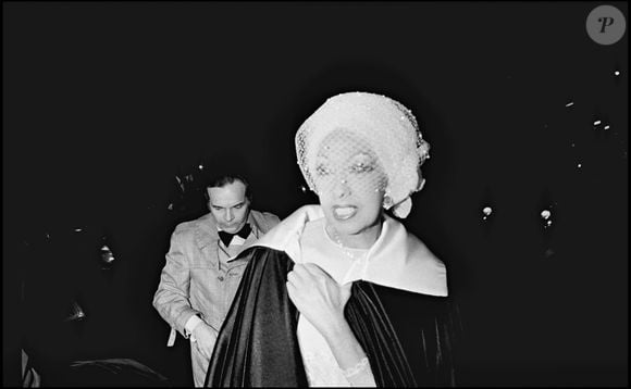 La grande demeure bourgeoise de la fin du XIXe siècle ayant appartenu à Joséphine Baker est disponible à la vente, comme l’indique Le Parisien

Archives - Joséphine Baker arrive en soirée à Paris, un mois avant son décès en 1975. DANIEL ANGELI / BESTIMAGE