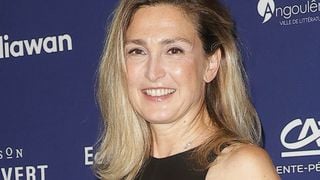 Un duo en harmonie : Julie et Gayet et François Hollande posent ensemble pour l'ouverture du Festival d'Angoulême