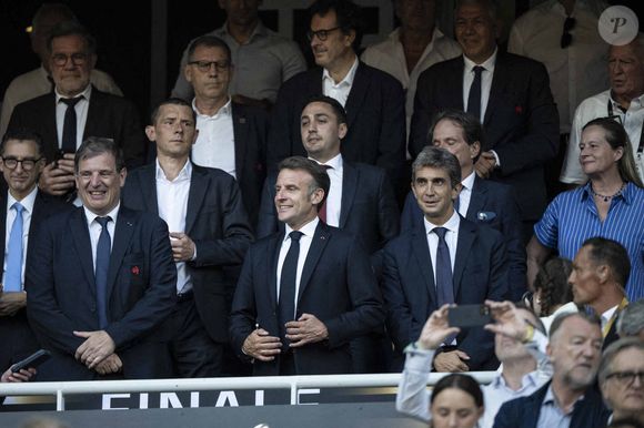 Florian Grill avec le président français Emmanuel Macron avant la finale du Top 14 de rugby entre le Stade Toulousain (Toulouse) et l'Union Bordeaux-Begles (UBB) au Stade de France à Saint-Denis, au nord de Paris, le 28 juin 2025.Photo par Eliot Blondet/ABACAPRESS.COM
