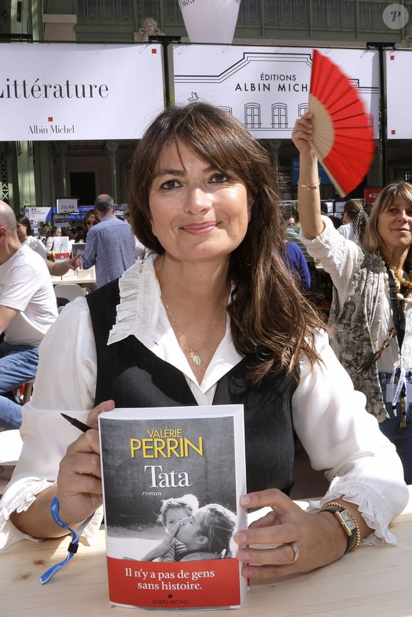 Valerie Perrin - Festival du Livre de Paris 2025 au Grand Palais à Paris le 12 avril 2025© Cédric Perrin / Bestimage