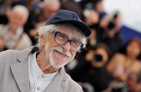 Pierre Richard au photocall du film "L'Homme Qui A Vu L'Ours Qui A Vu L'Homme" lors du 78ème Festival International du Film de Cannes, au Palais des Festivals à Cannes, France, le 22 mai 2025. © Jacovides-Moreau/Bestimage