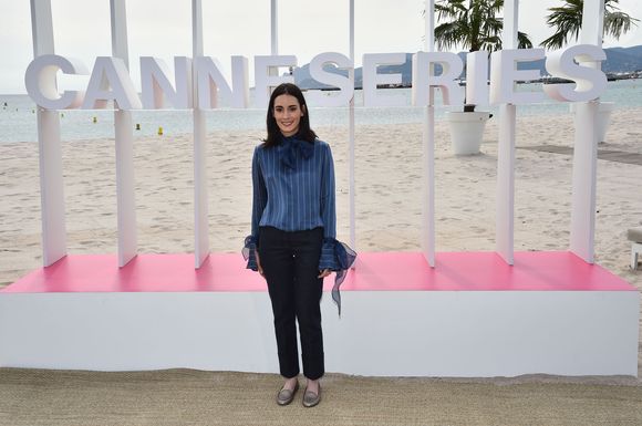 Melisa Sozen, l'actrice turque, membre du jury du festival, durant un photocall sur la plage du Gray d'Albion à Cannes le 7 avril 2018 pour la 1ère édition du festival Canneseries. © Bruno Bebert / Bestimage