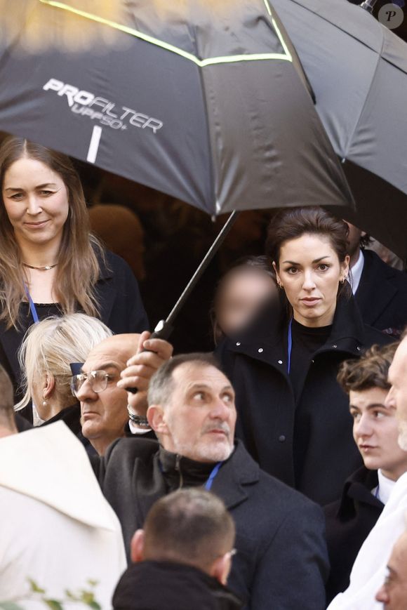 Anna Charrier (fille de Nicolas-Jacques Charrier), Théa Charrier (fille de Nicolas-Jacques Charrier, petite fille de Brigitte Bardot) - Sorties des obsèques de Brigitte Bardot en l'église Paroissiale Notre-Dame-de-l'Assomption de Saint-Tropez, France, le 7 janvier 2026.   © Jacovides-Moreau/Bestimage