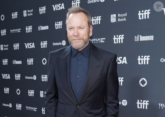 Au détour d’une conversation sur l’un de ses titres, le père de Sarah Jude, née en 1988 de sa relation avec son ex-compagne Camelia Kath, a pu se confier.

12 septembre 2024, Toronto, On, CANADA : L'acteur Kiefer Sutherland pose pour des photos sur le tapis rouge pour le film ''Takin' Care of Business'' pendant le Festival international du film de Toronto à Toronto le jeudi 12 septembre 2024. (Credit Image : Â© Nathan Denette/The Canadian Press via ZUMA Press)