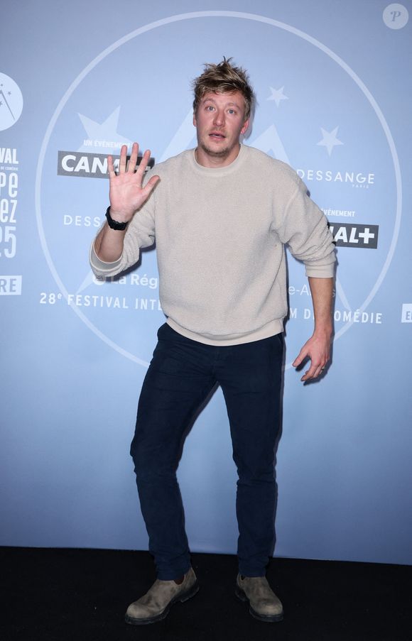 Dans une maison totalement rénovée

Gérémy Crédeville - Photocall lors de la 28ème édition du festival International du Film de Comédie à l'Alpe d'Huez le 14 janvier 2025. © Dominique Jacovides/Bestimage