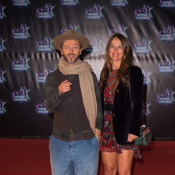 Christophe Maé et son épouse sont des parents désormais prévoyants, eux qui ont habité une chambre de bonne à Paris au commencement.  

Christophe Maé et son épouse à leur arrivée à la 18e cérémonie des NRJ Music Awards, qui s'est tenue au Palais des Festivals de Cannes, en France, le 12 novembre 2016. Photo : Nicolas Genin/Abaca