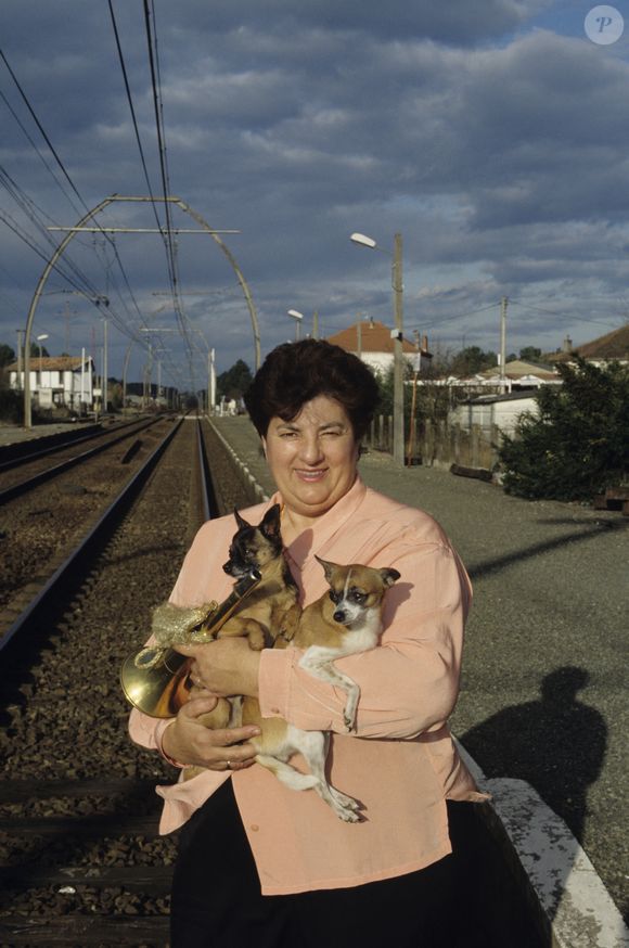 Archives - Maïté (Marie-Thérèse Ordonez) pose à son restaurant  "Le relais des Landes" à Rion-des-Landes en 1992

© Alain Canu via Bestimage