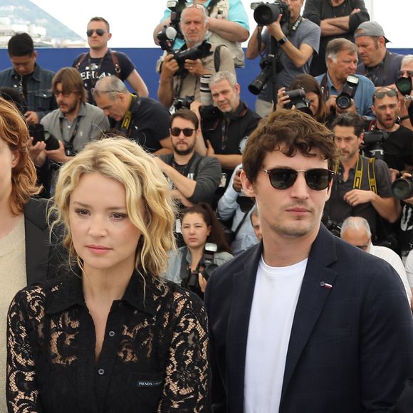 Virginie Efira et son compagnon Niels Schneider au photocall de "Sibyl" lors du 72ème Festival International du Film de Cannes, le 25 mai 2019. © Dominique Jacovides/Bestimage