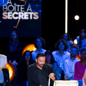 Exclusif - Exclusif - Kamel Ouali lors de l'enregistrement de l'émission "La Boîte à secrets", présentée par F.Bollaert et diffusée le 3 octobre 2025 sur France 3, dans les studios du Lendit à Saint-Denis, Seine Saint-Denis, France, le 9 septembre 2025. © Pierre Perusseau/Bestimage