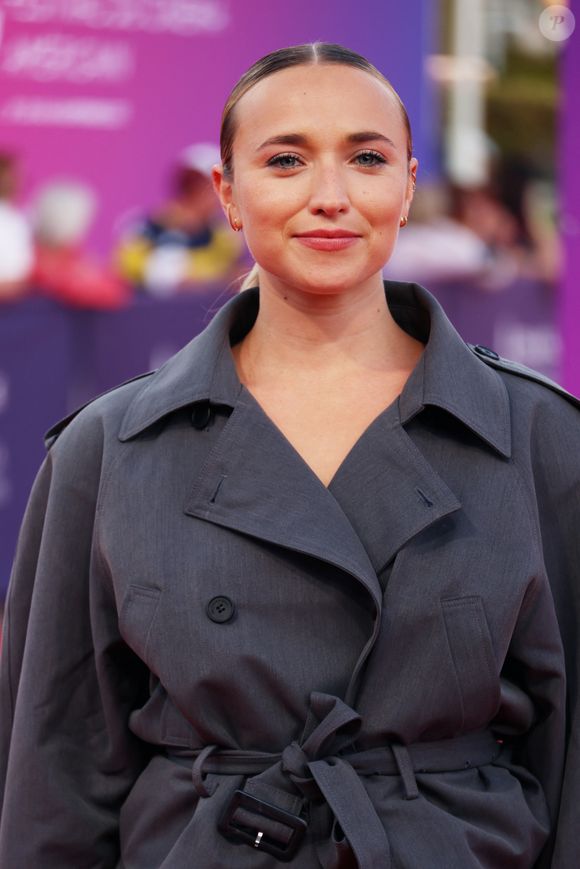 Chloe Jouannet - Tapis rouge pour la projection du film "Bugonia" lors du 51éme Festival du Cinema Américain de Deauville le 6 septembre 2025. © Denis Guignebourg/Bestimage