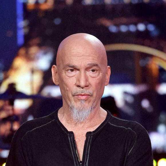 Florent Pagny - Emission spéciale "Unis pour l'Ukraine" à la Maison de la Radio et de la Musique, diffusée en direct sur France 2 et présentée par Nagui et Leïla.Kaddour à Paris le 8 mars 2022.  © Cyril Moreau / Jack Tribeca / Bestimage