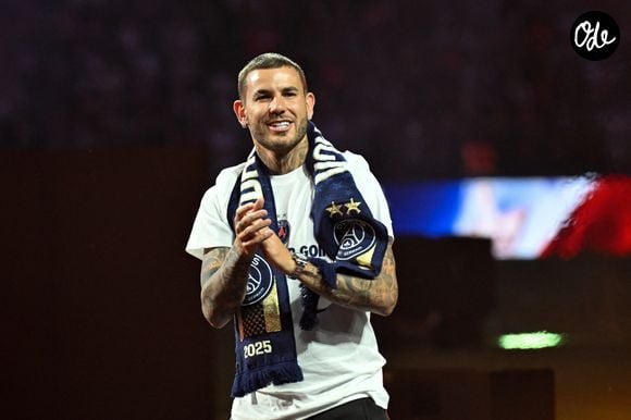 Lucas Hernández - Le PSG célèbre son titre de Champion d'Europe 2026 avec ses supporters au Parc des Princes à Paris le 31 mai 2026. © Lionel Urman/Bestimage