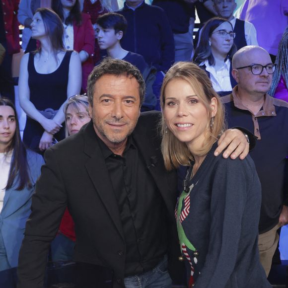 Exclusif - Bernard Montiel et Tiphaine Auzière sur le plateau de l'émission "Touche pas à mon poste" (TPMP) diffusée en direct sur C8 le 19 décembre 2024 

© Jack Tribeca / Bestimage