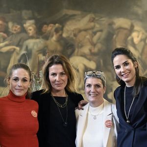 Mais aussi de parler avec ses mains
Aurore Morisse, Caroline Margeridon, Christine Metais, Diane Chatelet, Nathalie Cassinis et Marie du Sordet  le 7 décembre 2024 à Bruxelles, Belgique. © Didier Lebrun/Photonews/Bestimage