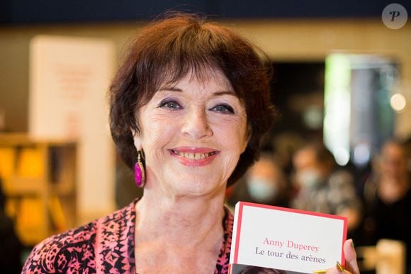 Anny Duperey lors du Festival du livre de Paris le 24 avril 2022 à Paris, France. Photo par Nasser Berzane/ABACAPRESS.COM