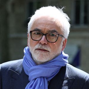 Il était temps de faire ses adieux à Daniel Bilalian. 

Pascal Praud, journaliste français assistant à la cérémonie d'enterrement de Daniel Bilalian à l'église Saint-Pierre de Neuilly-sur-Seine, près de Paris, France Photo par Raphael Lafargue/ABACAPRESS.COM