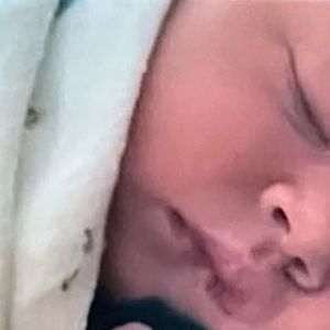 Meghan Markle a publié des images de sa fille Lilibet


Le prince Harry, duc de Sussex et Meghan Markle, duchesse de Sussex, dévoilent des photos de leur fille Lilibet, 1 an, dans le 6ème épisode du documentaire "Harry & Meghan" (Netflix). Le 15 décembre 2022.
