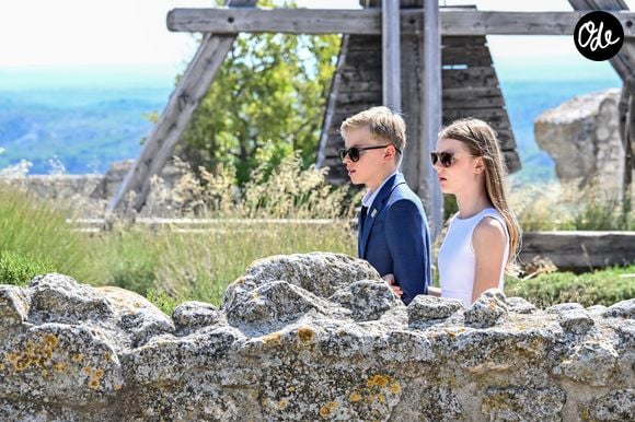 Le prince Albert II de Monaco, la princesse Charlène de Monaco, le prince Jacques de Monaco, marquis des Baux et la princesse Gabriella de Monaco lors de leur visite officielle aux Baux-de-Provence, France, le 5 septembre 2026. © Bruno Bebert/Bestimage