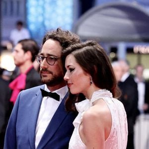Thomas Hollande, sa femme Emilie Broussouloux - Montée des marches du film "R.M.N." lors du 75ème Festival International du Film de Cannes, le 21 mai 2022.
© Dominique Jacovides / Bestimage