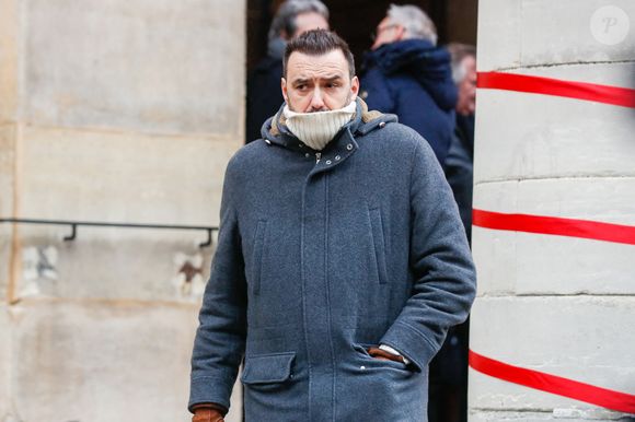 Cyril Lignac à la sortie des obsèques de Jean-Luc Petitrenaud en l'église Saint-Pierre-du-Gros-Caillou à Paris, France, le 17 janvier 2025. © Christophe Clovis/Bestimage