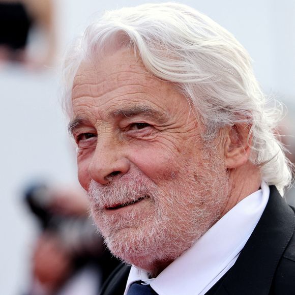 Jacques Weber sera sur les planches aux côtés d'Élodie Navarre dans la pièce L'Injuste, une oeuvre écrite à huit mains 

Jacques Weber - Montée des marches du film « Broker (Les bonnes étoiles) » lors du 75ème Festival International du Film de Cannes. 
© Dominique Jacovides / Bestimage