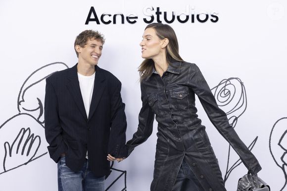 Aliocha Schneider et sa compagne Charlotte Cardin - Photocall du défilé de mode Femmes Printemps/Été 2025 "Acne Studio" lors de la fashion week de Paris. Le 25 septembre 2024
© Olivier Borde / Bestimage