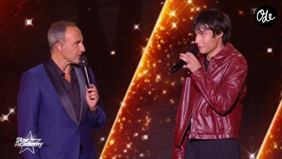 Originaire de l'Ain, il a étudié aux Beaux-Arts.

Cameron fait partie de la nouvelle promotion de la "Star Academy". Capture d'écran TF1