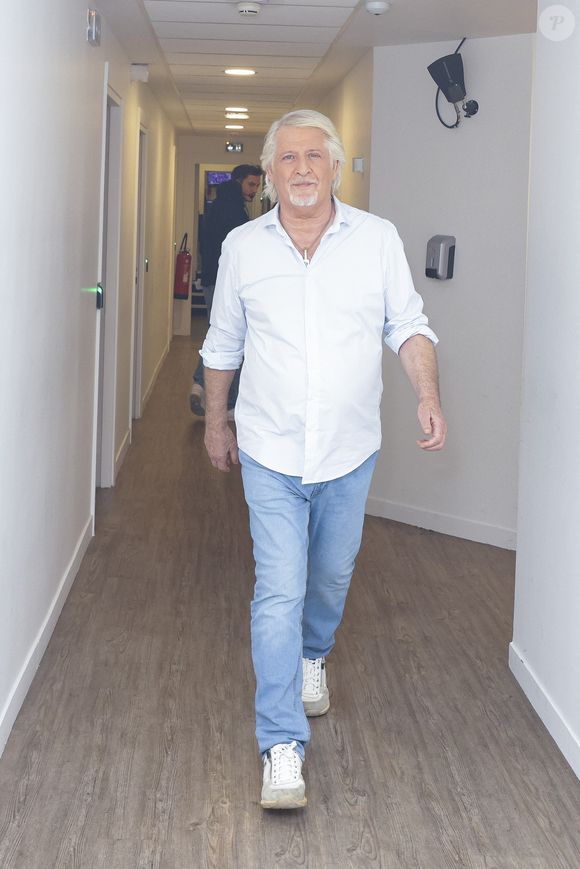 Exclusif - Patrick Sebastien - Backstage de l’émission TPMP (Touche Pas à Mon Poste) présentée en direct par C.Hanouna et diffusée sur C8 le 19 décembre 2023. © © Jack Tribeca / Bestimage
