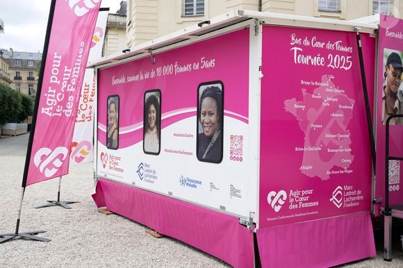 Exclusif - Le bus du coeur de l'association "Agir pour le coeur des femmes" fait une halte à l'Assemblée Nationale à Paris le 28 mai 2025
© Jack Tribeca / Bestimage