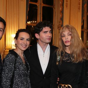 Une soirée inoubliable pour Arielle Dombasle, marquée par la présence d'Ary Abittan.

Arielle Dombasle est élevée au rang d'Officière de l'ordre des Arts et Lettres au Ministère de la Culture à Paris le 08 Décembre 2025. En présence de son producteur Paul Delmas.

© Philippe Baldini / Bestimage