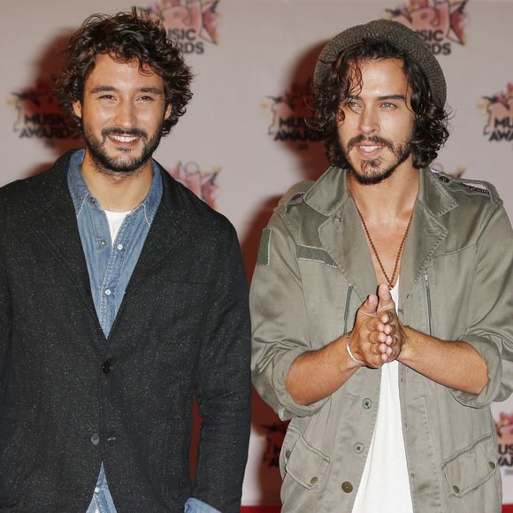 Pour rappel, Flo Delavega a formé un duo iconique avec Jérémy Frérot de 2011 à 2017, avant de quitter l'aventure pour se reposer loin de Paris.

Jérémy Frérot et Flo Delavega à la 17ème cérémonie des NRJ Music Awards 2015 au Palais des Festivals à Cannes, le 7 novembre 2015. 

Photo : Christophe Aubert / Bestimage