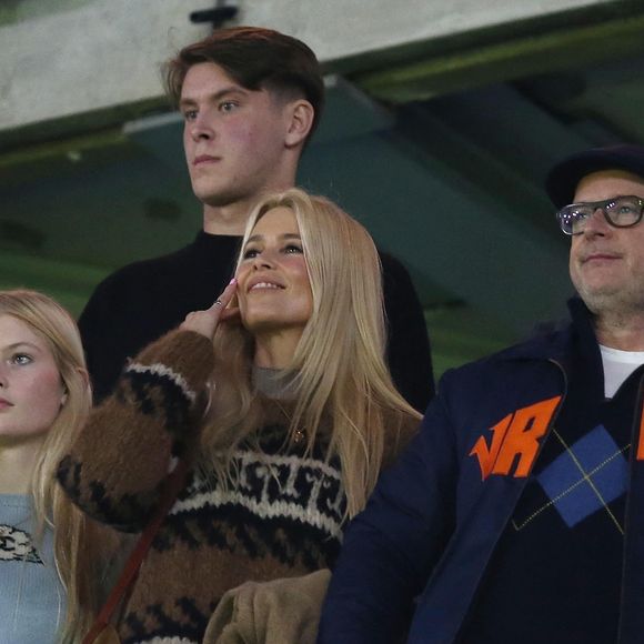 Claudia Schiffer est une ancienne icône de la mode

Claudia Schiffer avec son mari Matthew Vaughn et leur fille Clementine Vaughn lors d'un match de l'équipe de Chelsea au sein de Stamford Bridge à, Londres.
© Backgrid UK / Bestimage