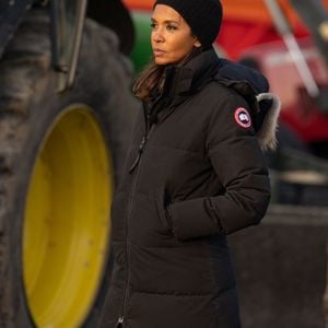 Karine Le Marchand soutient les agriculteurs sur le barrage de l'Autoroute A4 à hauteur de Jossigny en Seine et Marne le 29 Janvier 2024. 
© Jeremy Melloul - Pierre Perusseau / Bestimage