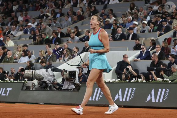 Aryna Sabalenka lors de sa demi-finale l'opposant à I.Swiatek lors des internationaux de France de Tennis de Roland Garros 2025 (Jour 12), à Paris, France, le 5 juin 2025. © Michtof/PsnewZ/Bestimage