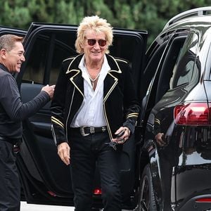 EXCLUSIF - Rod Stewart a été aperçu au Matsuhisa à Beverly Hills avec sa famille. 2025. (Backgrid USA / Bestimage).