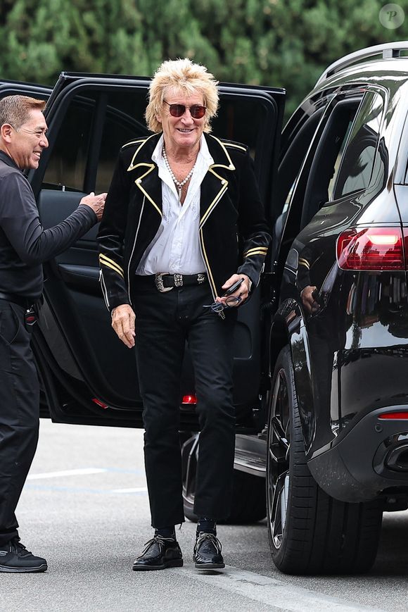 EXCLUSIF - Rod Stewart a été aperçu au Matsuhisa à Beverly Hills avec sa famille. 2025. (Backgrid USA / Bestimage).
