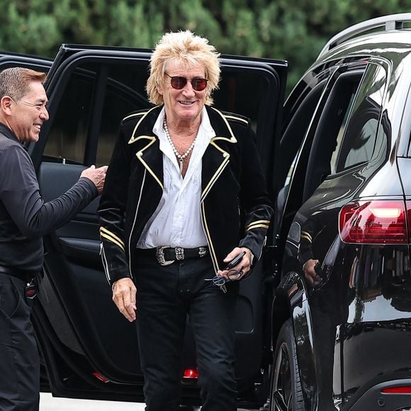 EXCLUSIF - Rod Stewart a été aperçu au Matsuhisa à Beverly Hills avec sa famille. 2025. (Backgrid USA / Bestimage).
